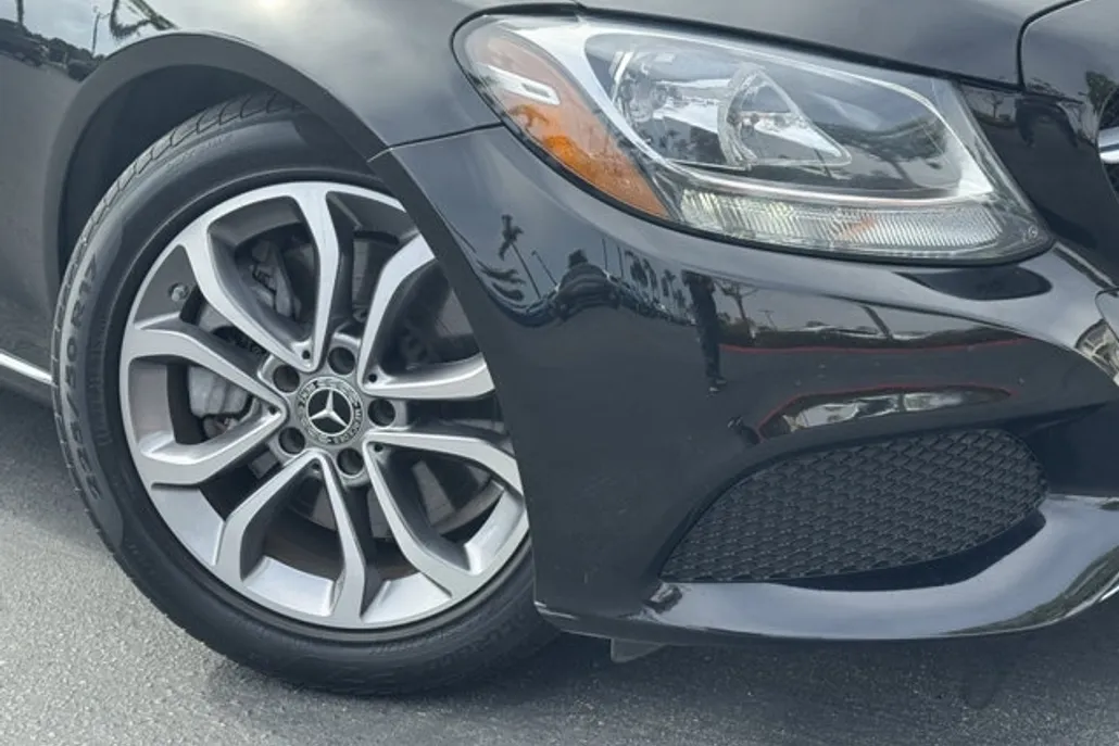 2017 Mercedes Benz C 300 photo 1