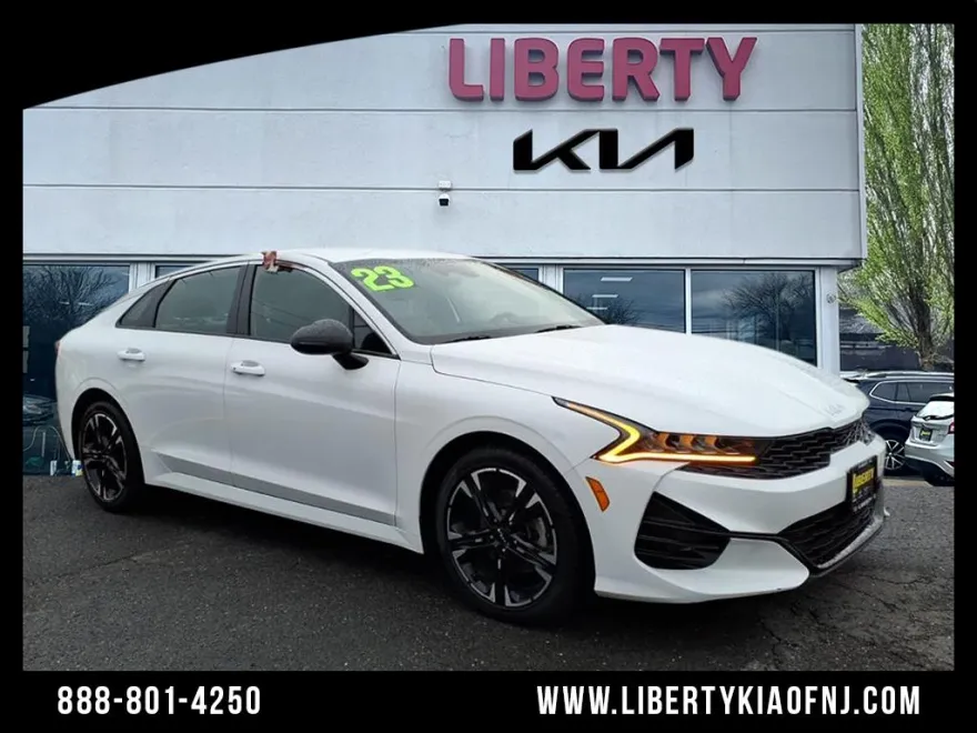 2023 Kia K5 GT-Line photo 1