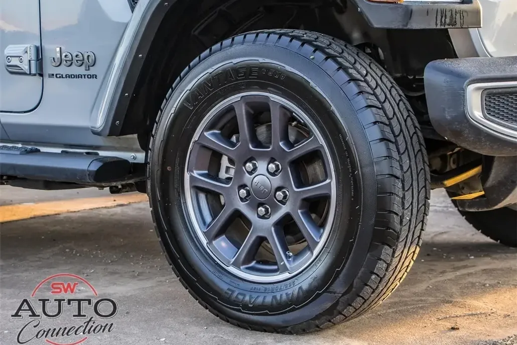 2023 Jeep Gladiator Overland photo 1
