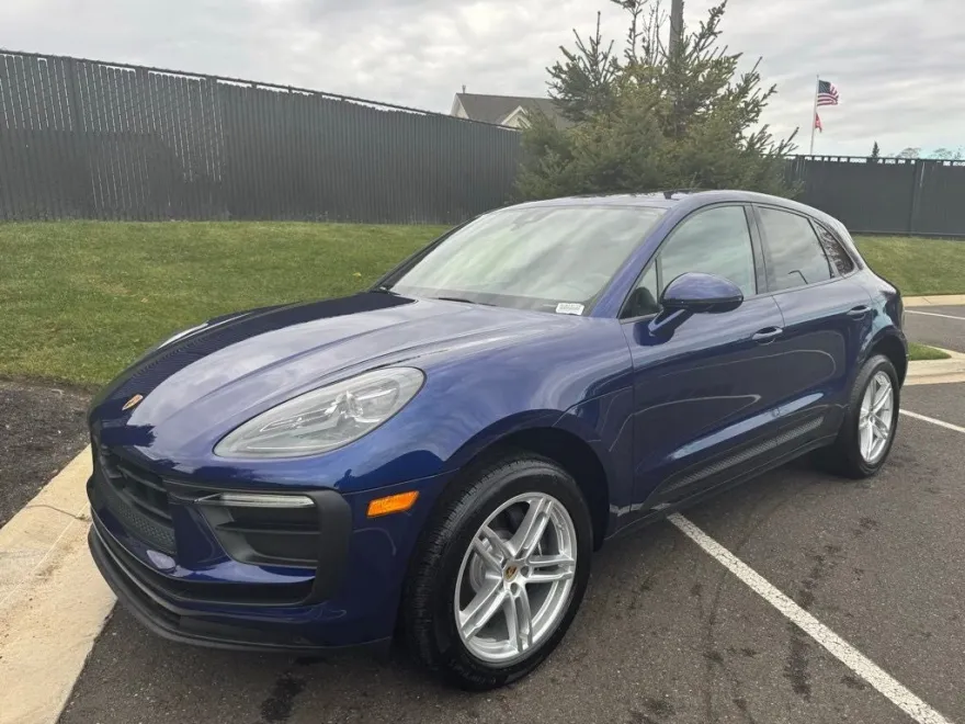 2024 Porsche Macan Base photo 1