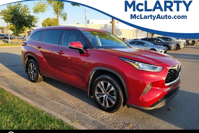2020 Toyota Highlander XLE photo 1