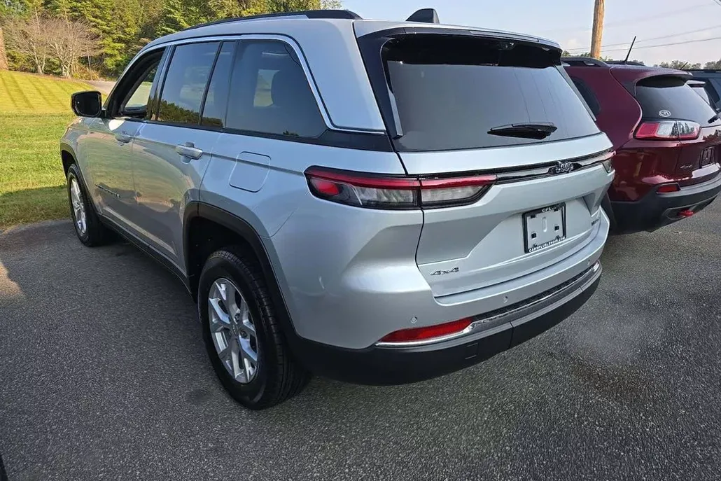 2024 Jeep Grand Cherokee Limited photo 1