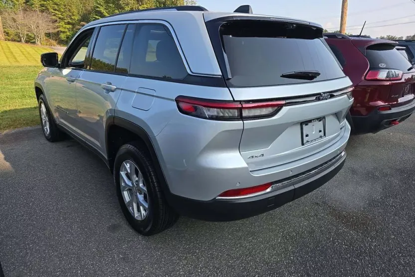 2024 Jeep Grand Cherokee Limited photo 1