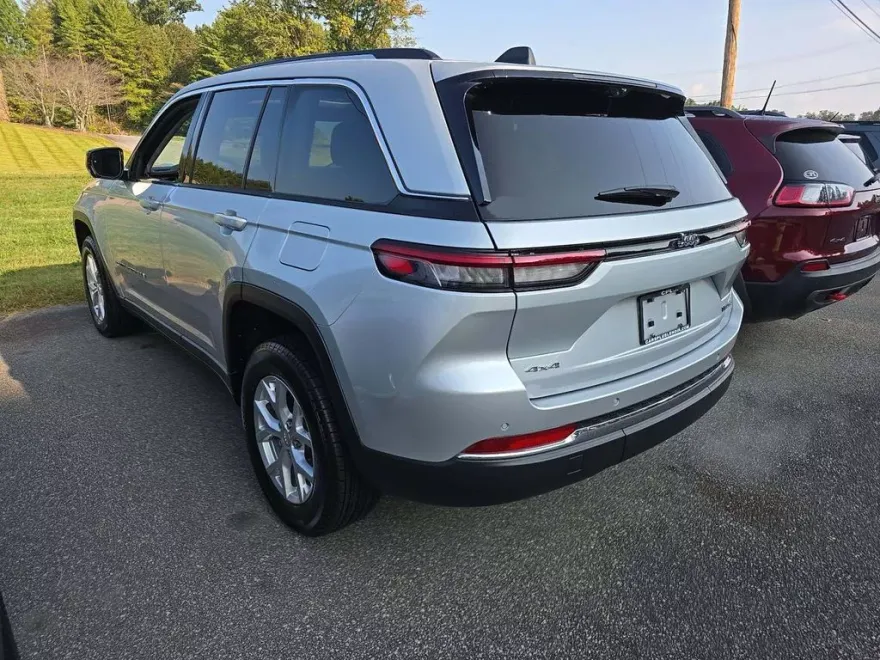 2024 Jeep Grand Cherokee Limited photo 1