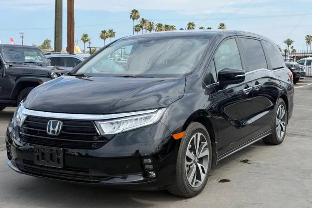 2023 Honda Odyssey Touring photo 1