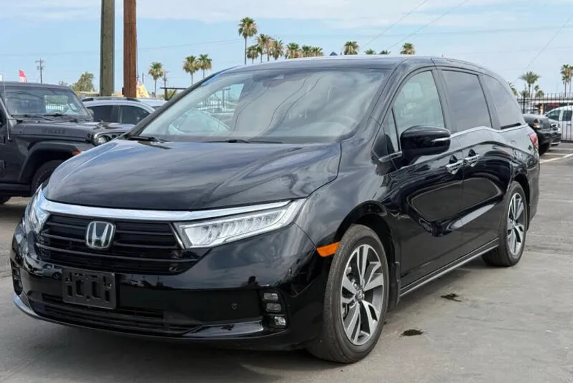 2023 Honda Odyssey Touring photo 1