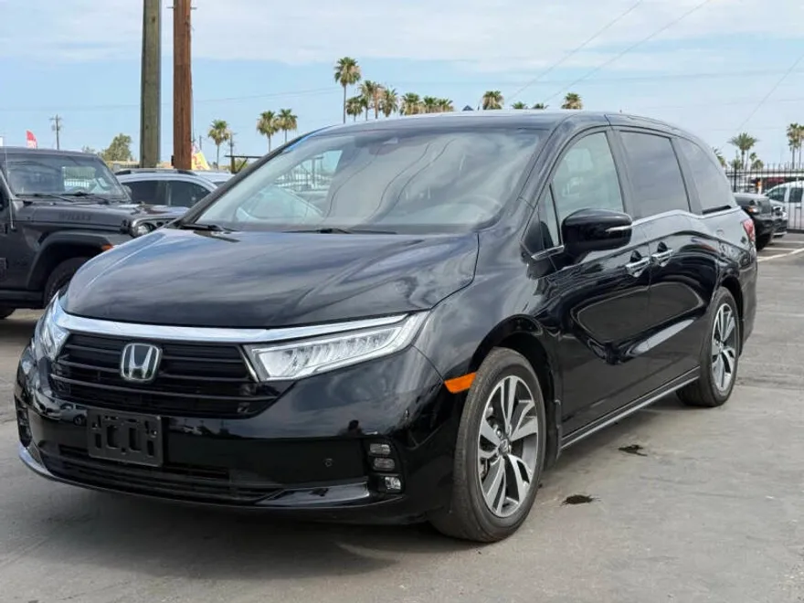 2023 Honda Odyssey Touring photo 1