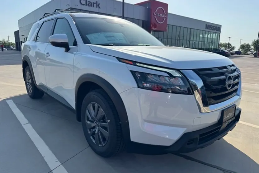 2025 Nissan Pathfinder SV photo 1