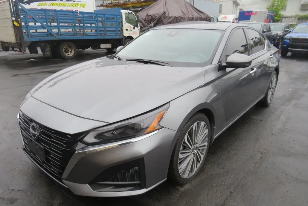 2023 Nissan Altima 2.5 SL photo 1