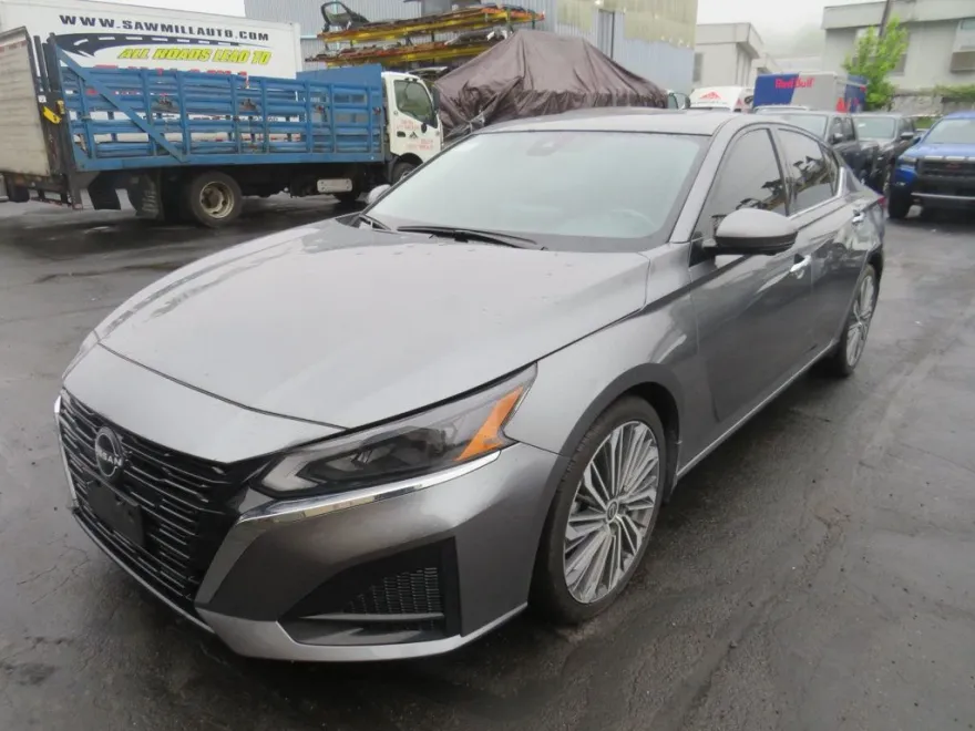2023 Nissan Altima 2.5 SL photo 1