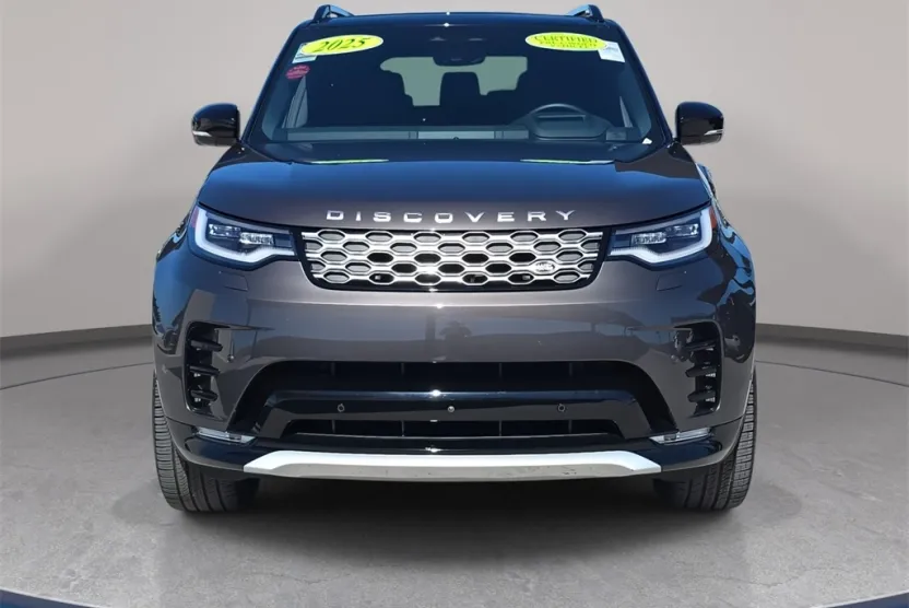 2025 Land Rover Discovery Metropolitan Edition photo 1