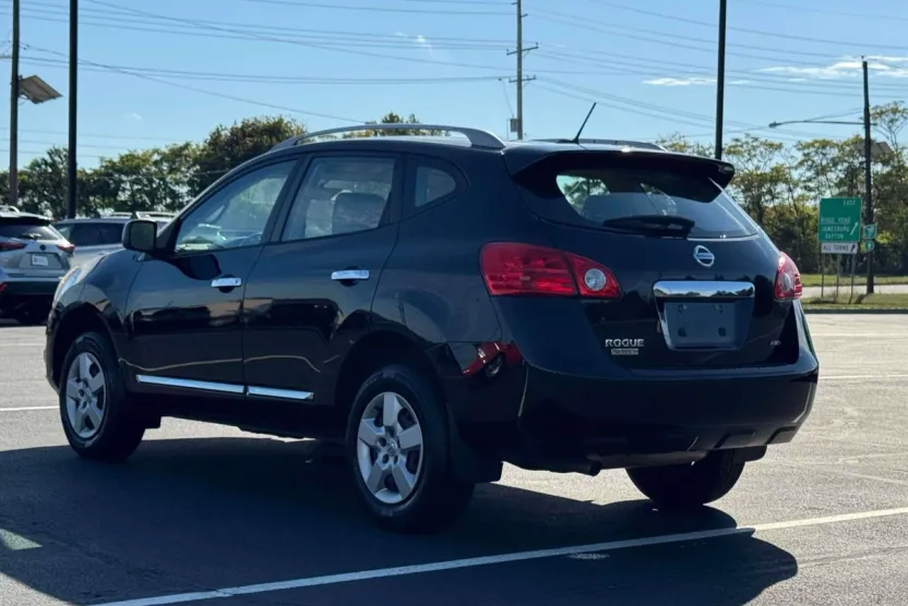 2014 Nissan Rogue Select S photo 1