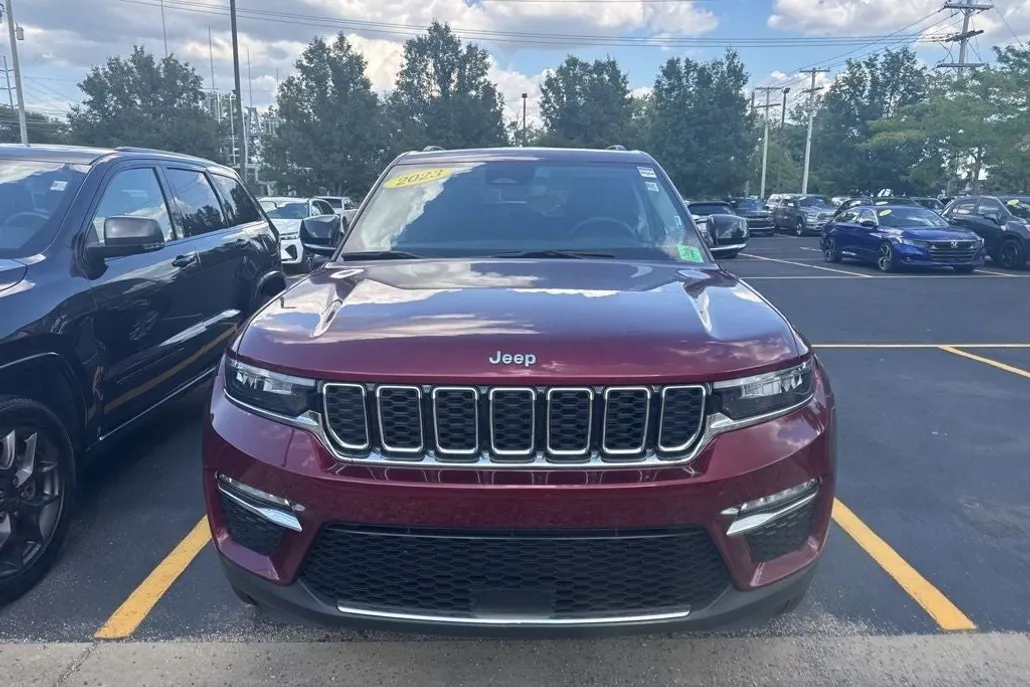 2023 Jeep Grand Cherokee Limited photo 1