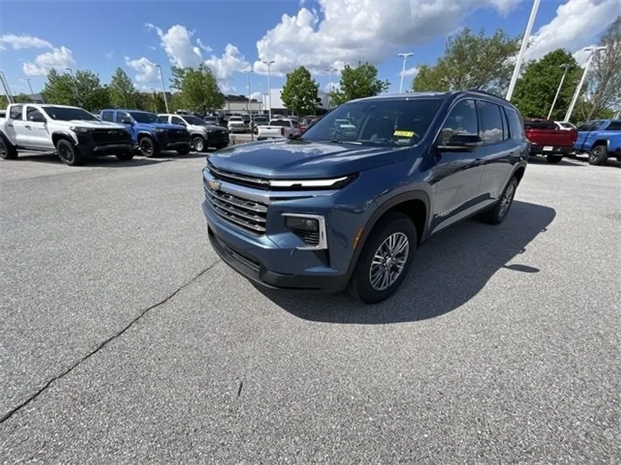 2025 Chevrolet Traverse photo 1