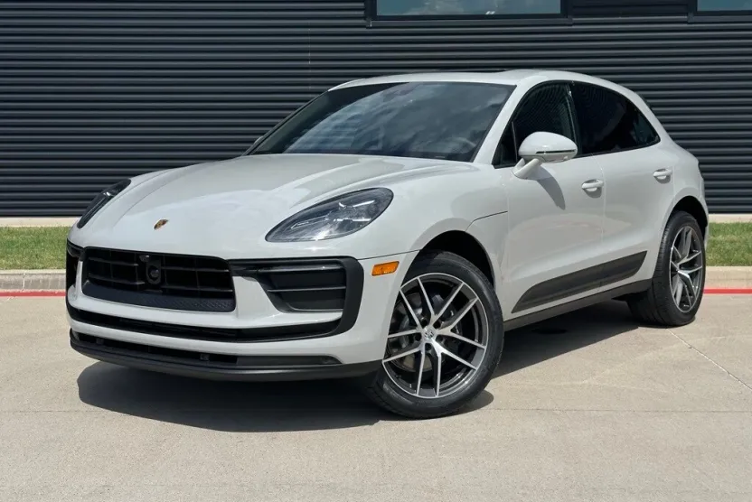 2026 Porsche Macan T photo 1