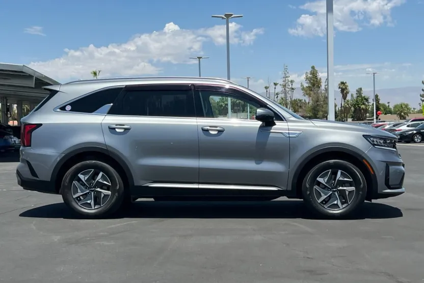 2023 Kia Sorento Hybrid EX photo 1