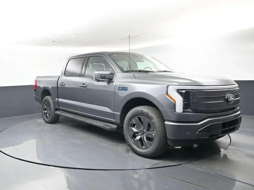 2025 Ford F-150 Lightning Lariat photo 1