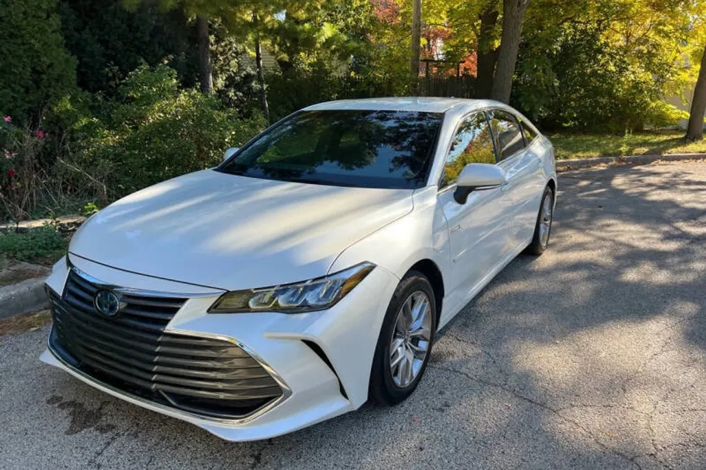 2021 Toyota Avalon Hybrid XLE photo 1