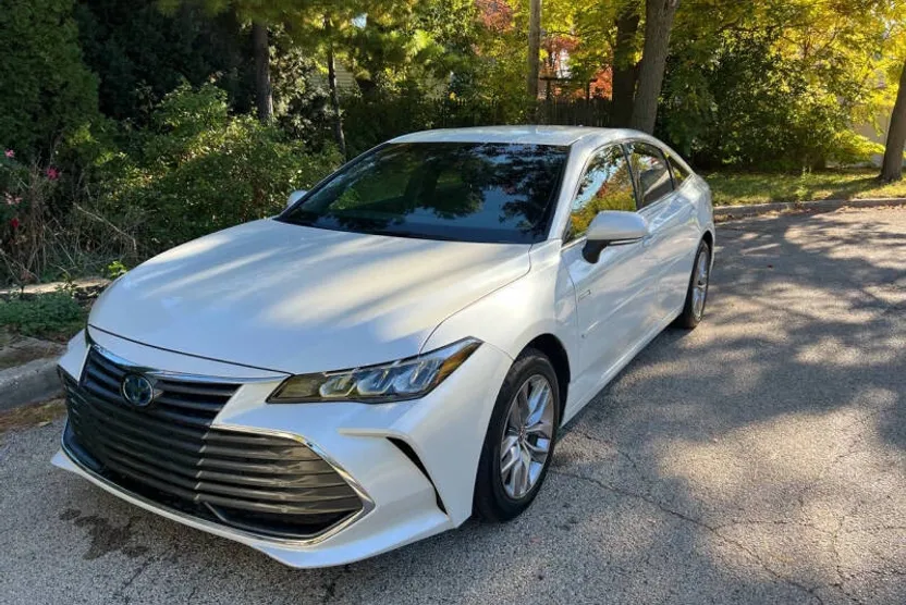 2021 Toyota Avalon Hybrid XLE photo 1