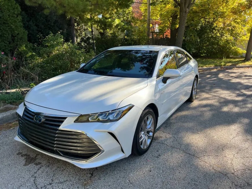 2021 Toyota Avalon Hybrid XLE photo 1