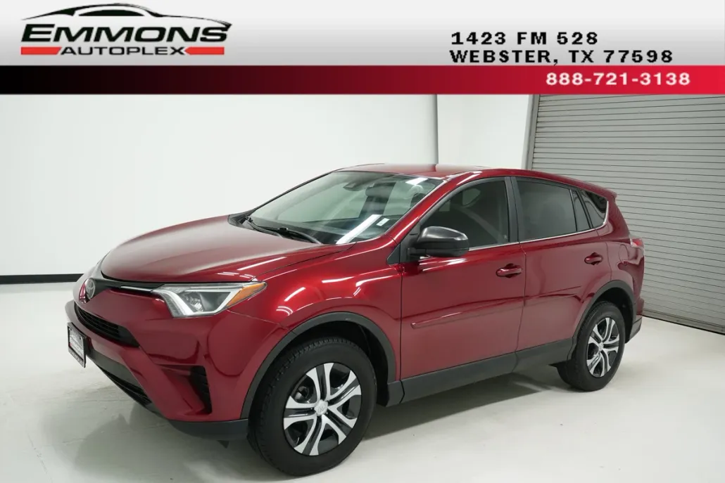 2018 Toyota RAV4 LE photo 1