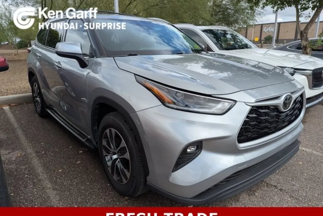 2021 Toyota Highlander XLE photo 1
