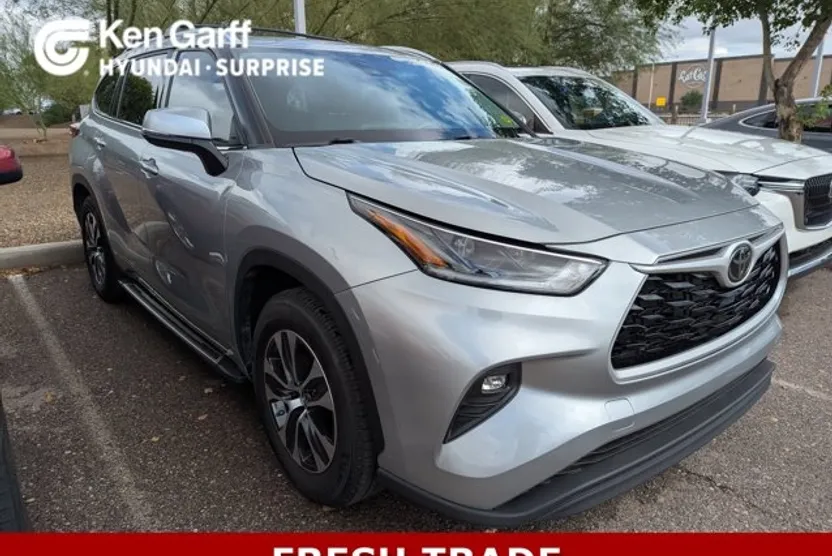 2021 Toyota Highlander XLE photo 1