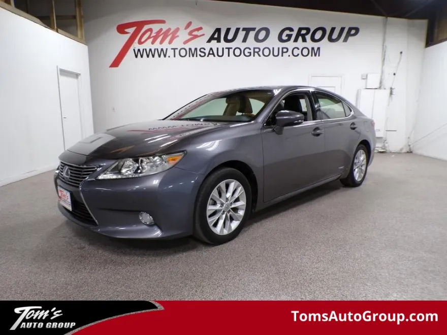 2013 Lexus ES 300h photo 1