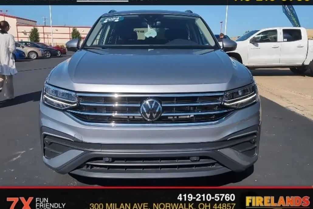 2024 Volkswagen Tiguan S photo 1