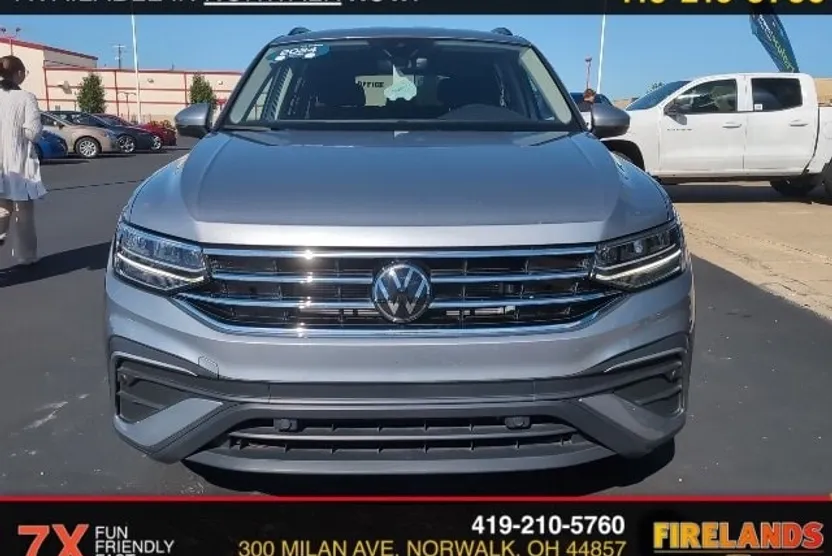 2024 Volkswagen Tiguan S photo 1
