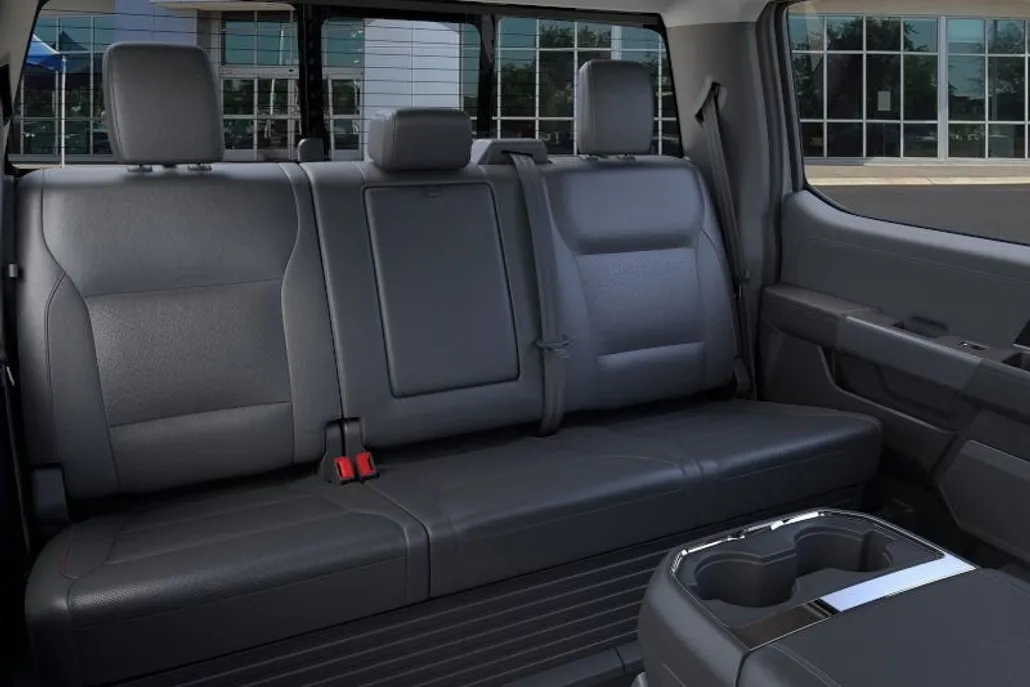 2025 Ford F-350 Lariat photo 1
