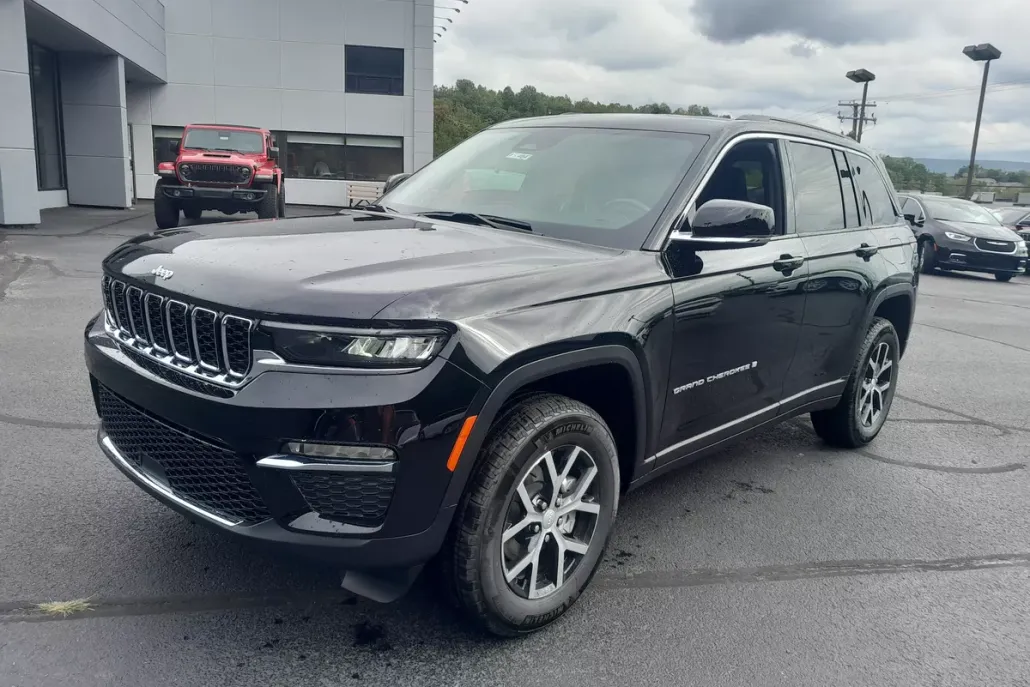 2025 Jeep Grand Cherokee Limited Sport photo 1