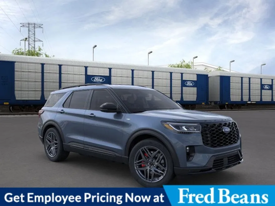 2025 Ford Explorer ST-Line photo 1