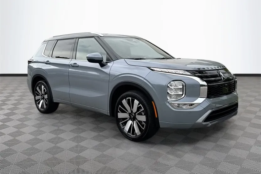 2025 Mitsubishi Outlander SEL photo 1
