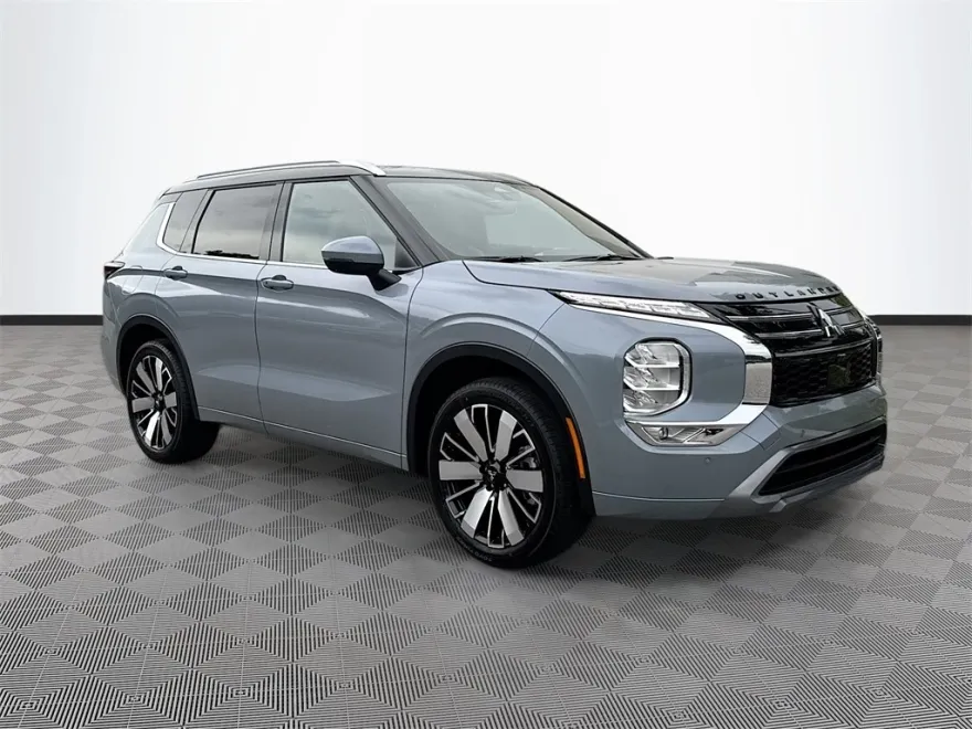 2025 Mitsubishi Outlander SEL photo 1