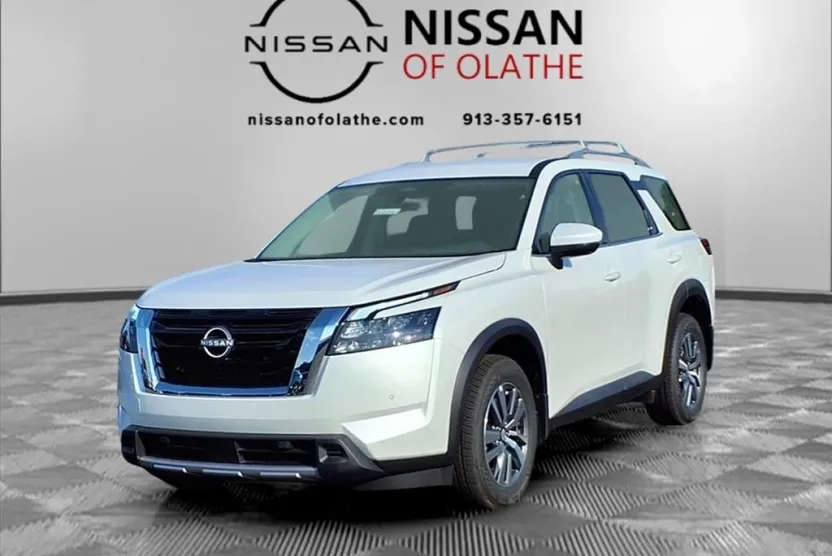 2025 Nissan Pathfinder SL photo 1