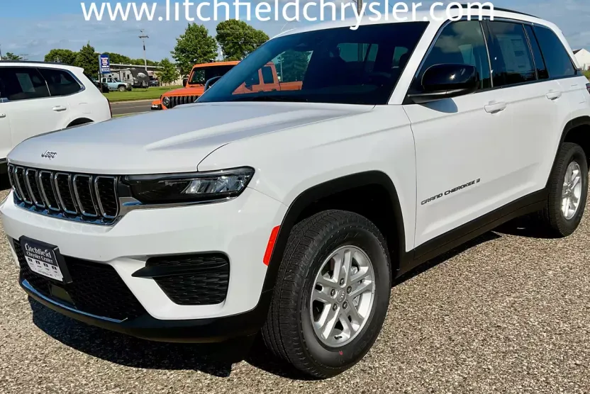 2025 Jeep Grand Cherokee Laredo photo 1
