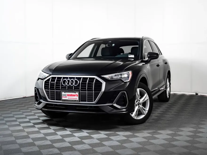 2022 Audi Q3 S line Premium photo 1