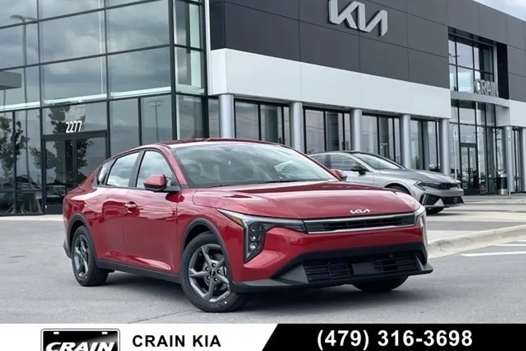 2025 Kia K4 LXS photo 1