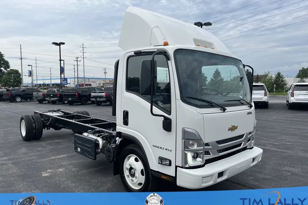 2023 Chevrolet Silverado photo 1