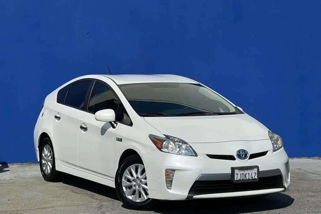 2015 Toyota Prius Plug-in photo 1