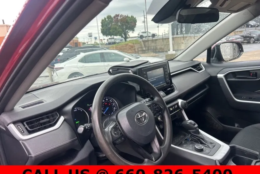 2020 Toyota RAV4 Hybrid LE photo 1
