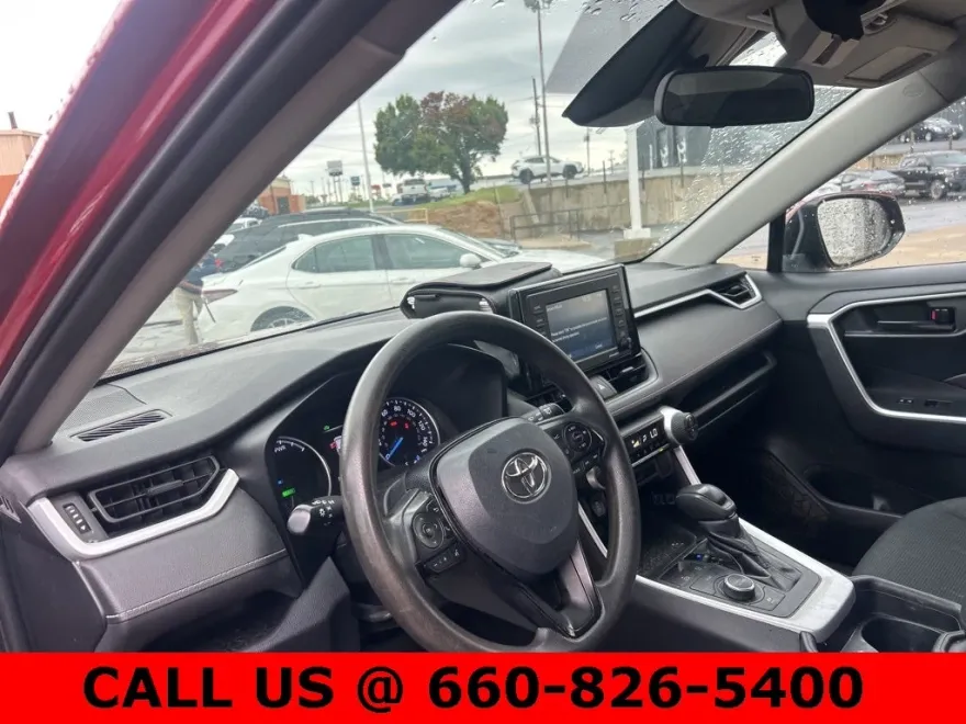 2020 Toyota RAV4 Hybrid LE photo 1
