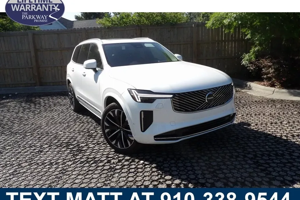 2025 Volvo XC90 Plus photo 1