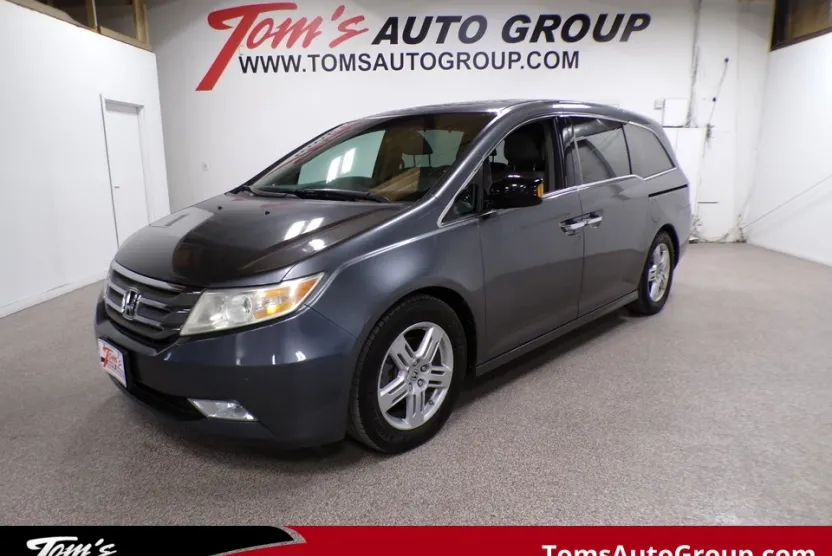 2013 Honda Odyssey Touring photo 1
