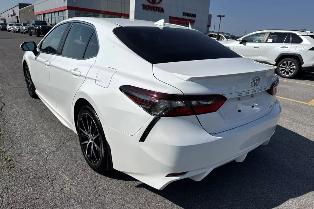 2023 Toyota Camry SE photo 1