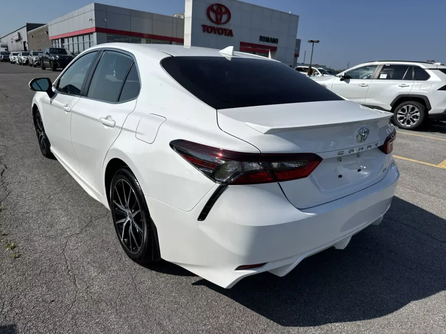 2023 Toyota Camry SE photo 1