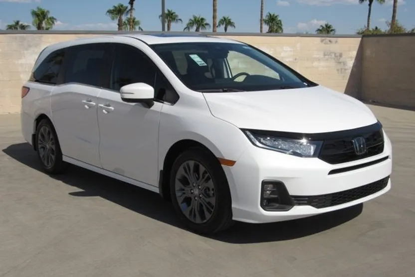 2026 Honda Odyssey Touring photo 1