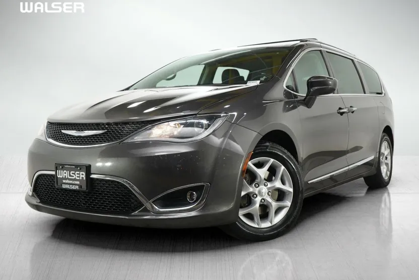 2017 Chrysler Pacifica Touring Plus photo 1