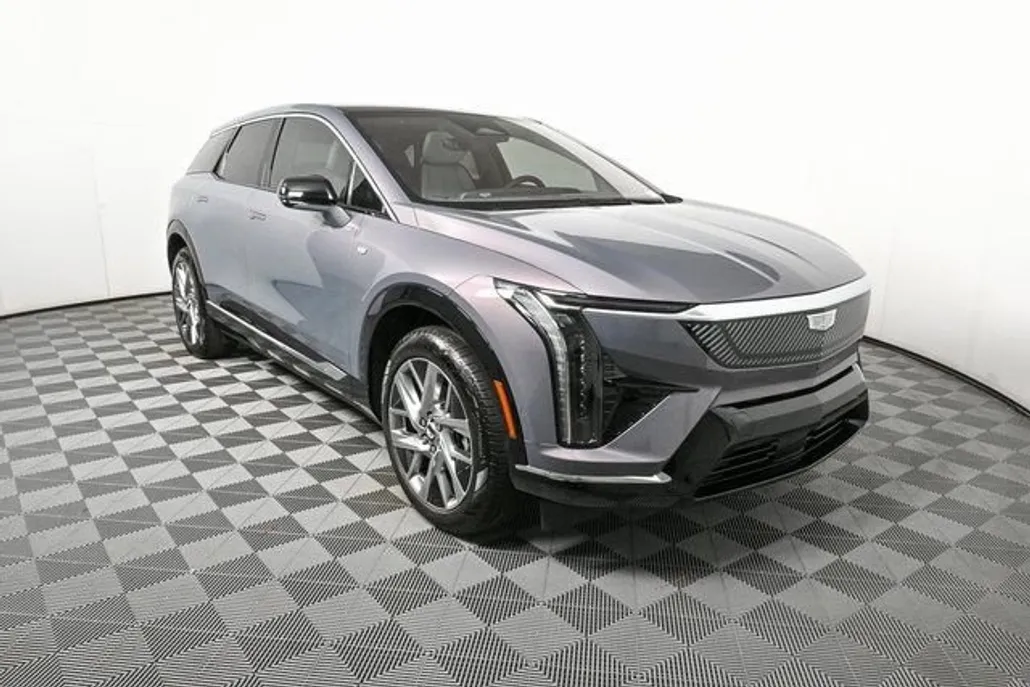2025 Cadillac Optiq Luxury photo 1